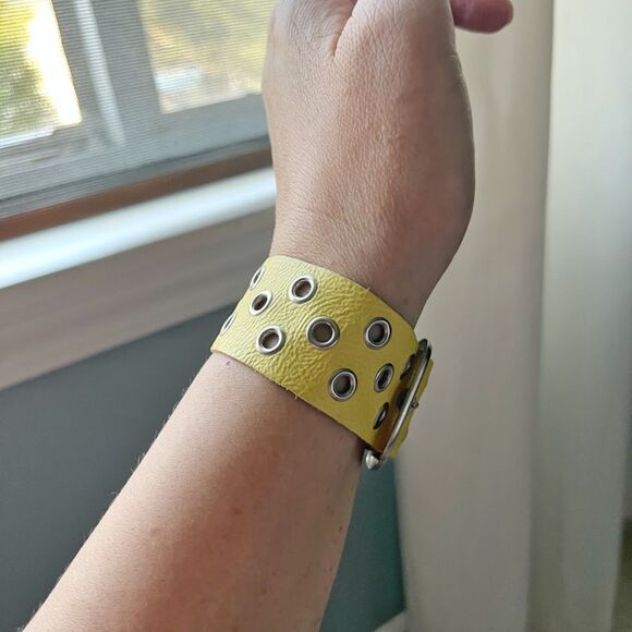 Genuine Leather Wider Width Thin Lightweight Adjustable Grommet Buckle Bracelet - Picture 2 of 7